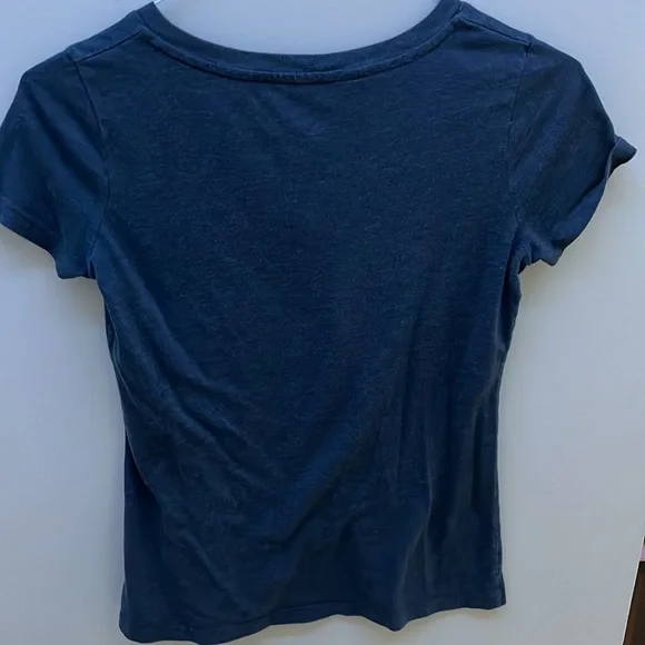 Tight fitted v-neck navy tee shirt - Picture 2 of 2